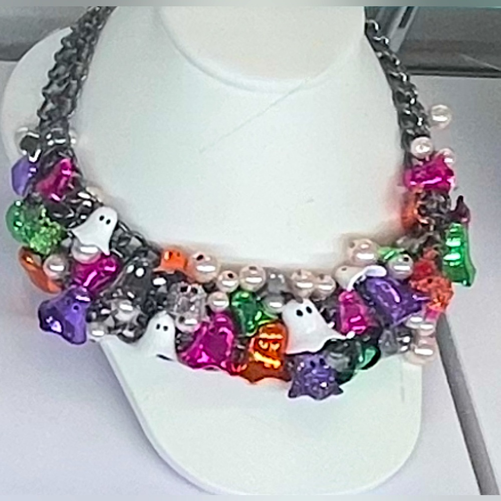 NWT ⚜️🖤⚜️ Betsey Johnson 2025 Limited Edition Ghost Charm Statement Necklace - Picture 6 of 16